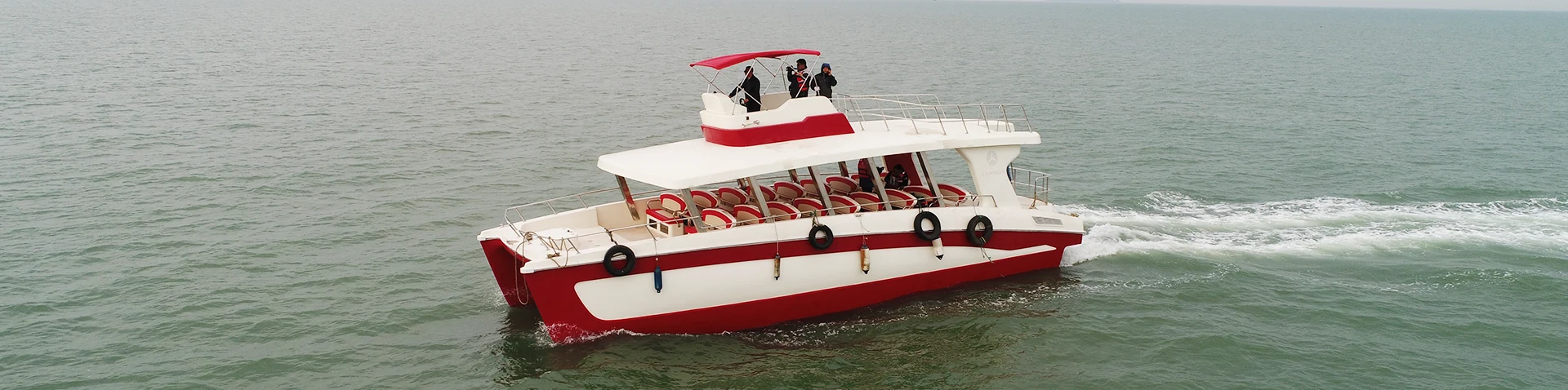 Catamaran na bangka ng pasahero