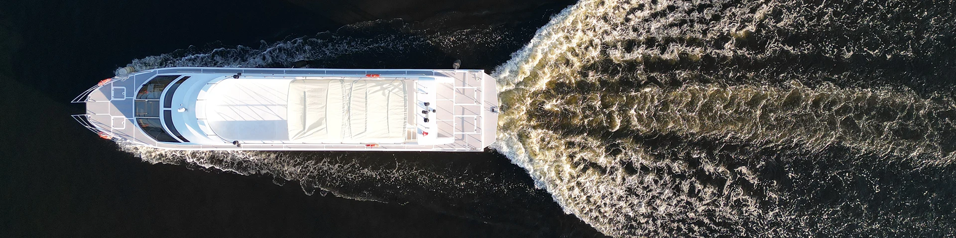 Monohull na pampasaherong bangka