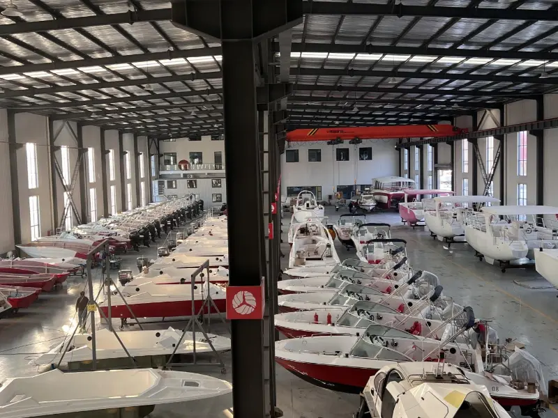 Ang Lawada® Yacht ay maghahatid ng 42 nagtatakda ng mga pasadyang mga bangka na bilis, na espesyal na idinisenyo para sa mga kondisyon ng tubig ng Bijia Mountain Mountain.