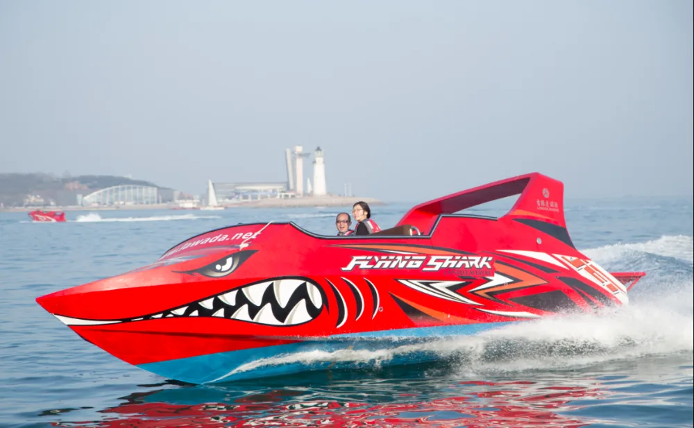 Anong mga kakaibang lakas ang mayroon ang jet boat kaysa sa mga ordinaryong speed boat