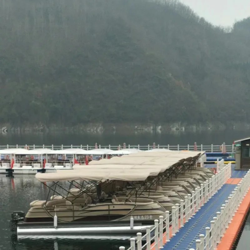 Fiberglass at aluminyo pontoon boat