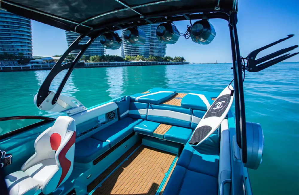 Fiberglass Wakeboard Boat